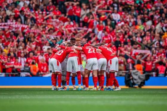 Nottingham Forest asciende
