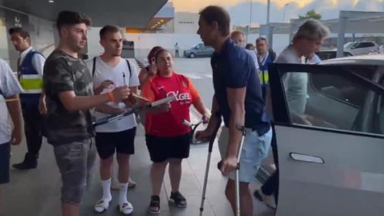 Rafael Nadal en muletas