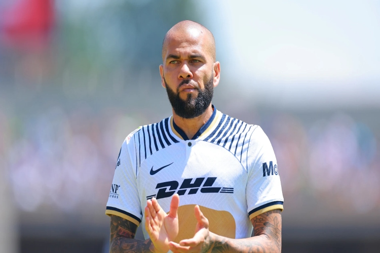 Líos para Dani Alves: Acusado por acoso sexual