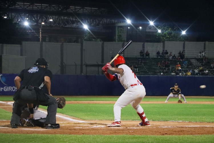 Segundo partido de la final de la Liga Profesional de Béisbol en la que Tigres de Cartagena logró superar a Vaqueros 8-7