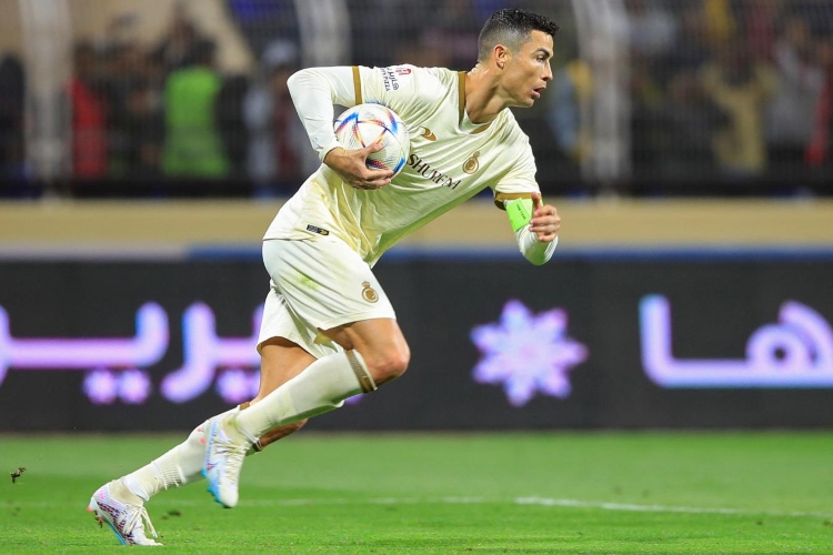 CR7 anota su primer gol oficial y rescata un empate con Al Nassr