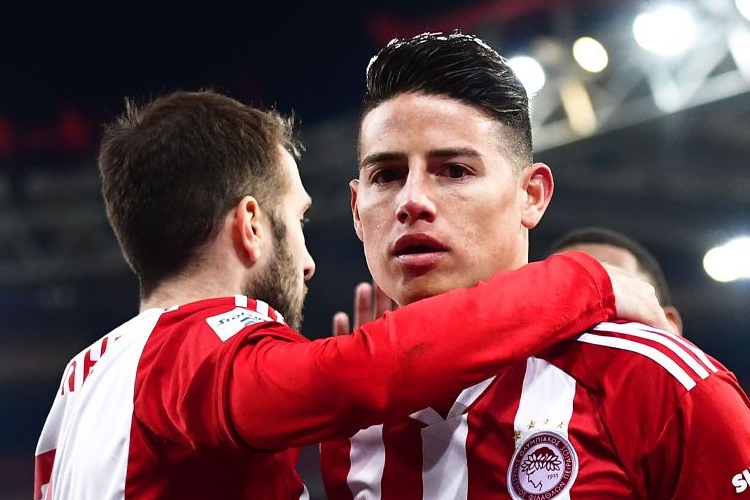 Nivel en ascenso: Doblete de James con el Olympiacos