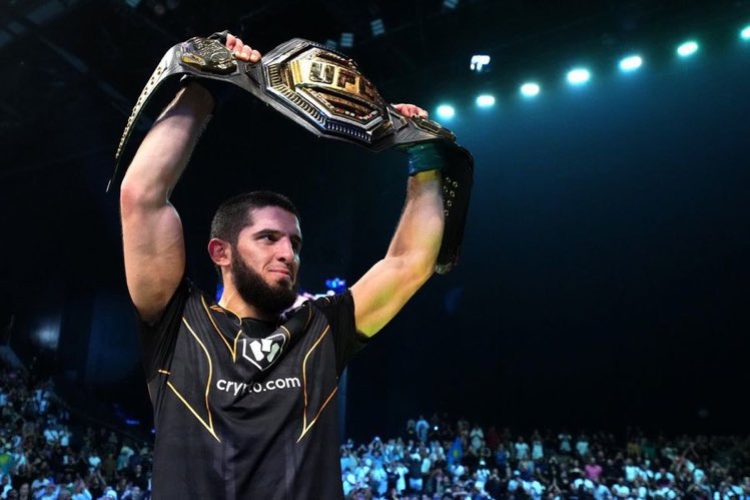 UFC: Makhachev defiende su título pero con 'sabor' a revancha