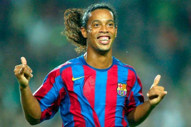 La sonrisa del fútbol cumple 43 años: ¡Feliz día Ronaldinho!