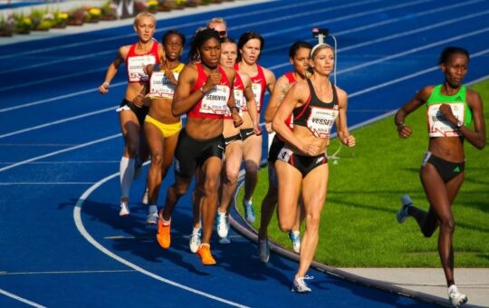 Polémica: Federación Internacional de Atletismo prohibió a trans participar en deportes femeninos