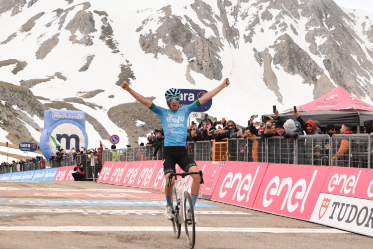 Davide Bais gana en la séptima etapa del Giro: Los favoritos no se hacen daño