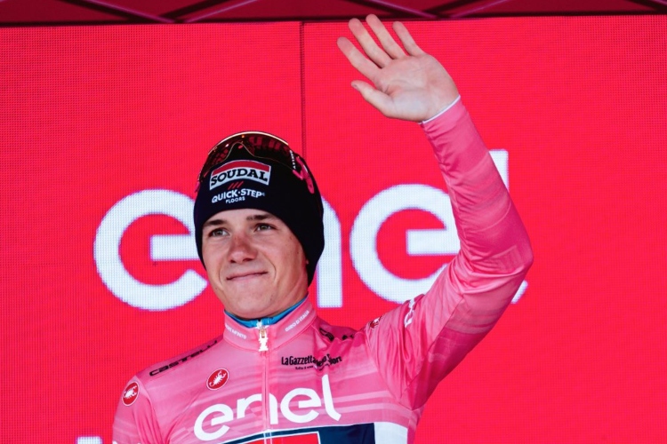 Remco Evenepoel abandona el Giro de Italia por Covid 19