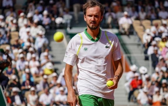 Batacazo en el Roland Garros: Daniil Medvedev quedó eliminado en primera ronda