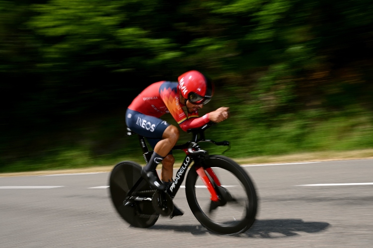 Daniel Felipe Martínez se mete al top-10 del Critérium del Dauphiné