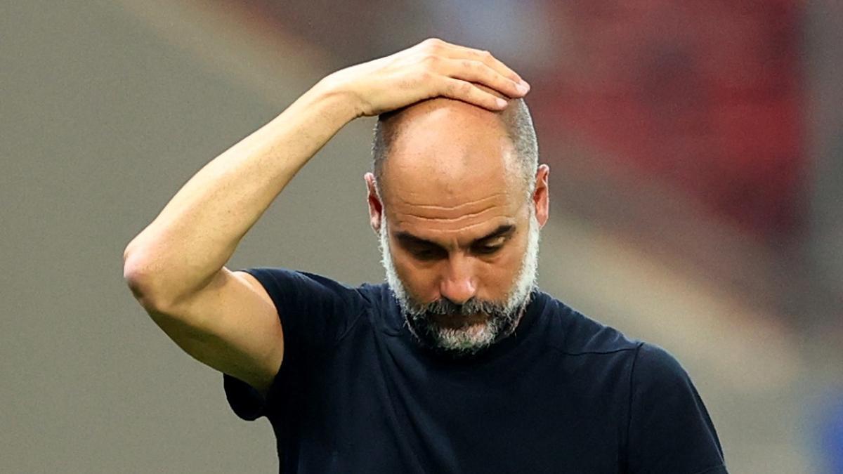 El técnico español Pep Guardiola se perderá dos fechas de la Premier League por cirugía en su espalda