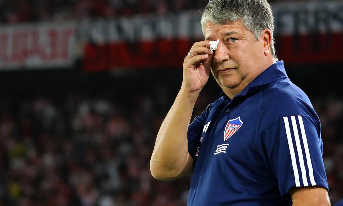 Hernán "Bolillo" Gómez deja la dirección técnica del Junior de Barranquilla