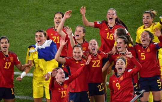 Jugadoras de la Selección de España celebrando el campeonato mundial, foto tomada de Google.