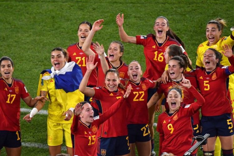 Jugadoras de la Selección de España celebrando el campeonato mundial, foto tomada de Google.