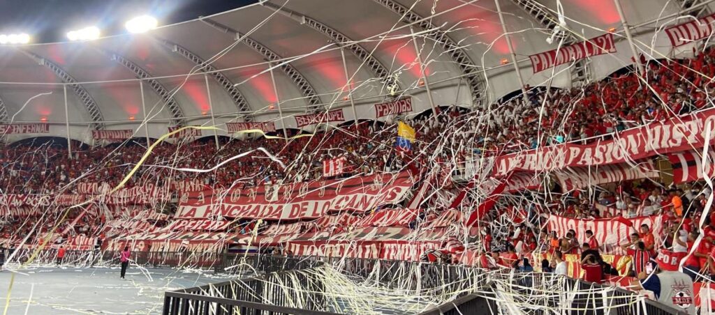 Las barras del América de Cali no podrán ingresar al Metropolitano de Barranquilla previo al partido entre "tiburones" y "escarlatas"