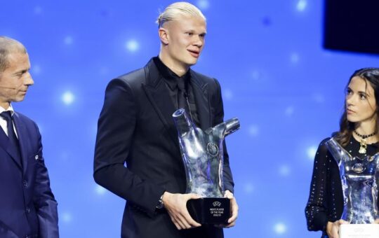 El premio al Mejor Jugador de la UEFA se lo llevó el delantero del Manchester City Erling Haaland