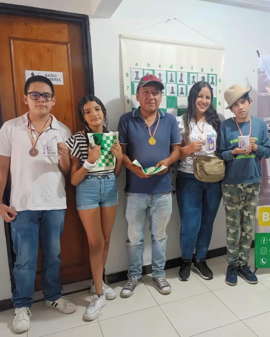 Wilson Muñoz, Ana Julieta Sevilla, Miguel Ángel Tobar, Angela González y Juan José Ardila, ganadores.