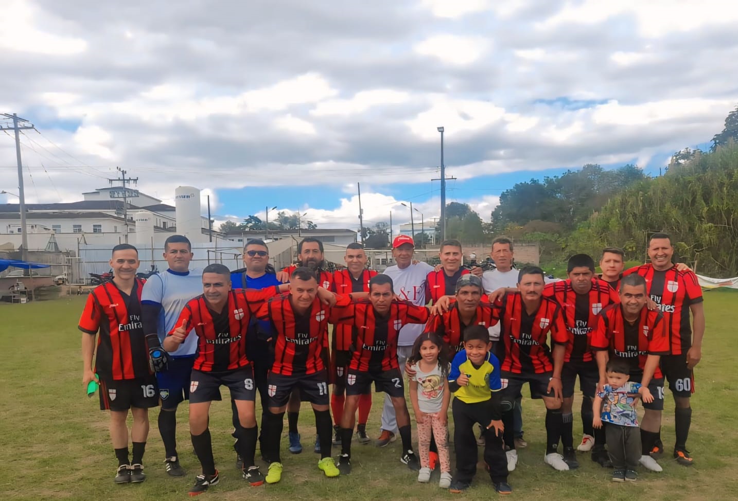 Juan Pablo Delgado, Javier Giraldo, Francisco Maca, Alex Murillo, Isidro Rodríguez, Mellizo, Luis Carlos Quiceno, Marco Gaviria, Yesid Grajales, marcos Yambúes, Geovanny Agredo, integrantes del equipo Amigos Chilavert.