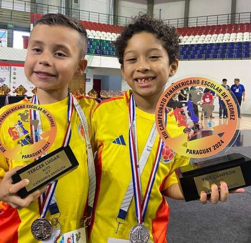 niños ajedrez