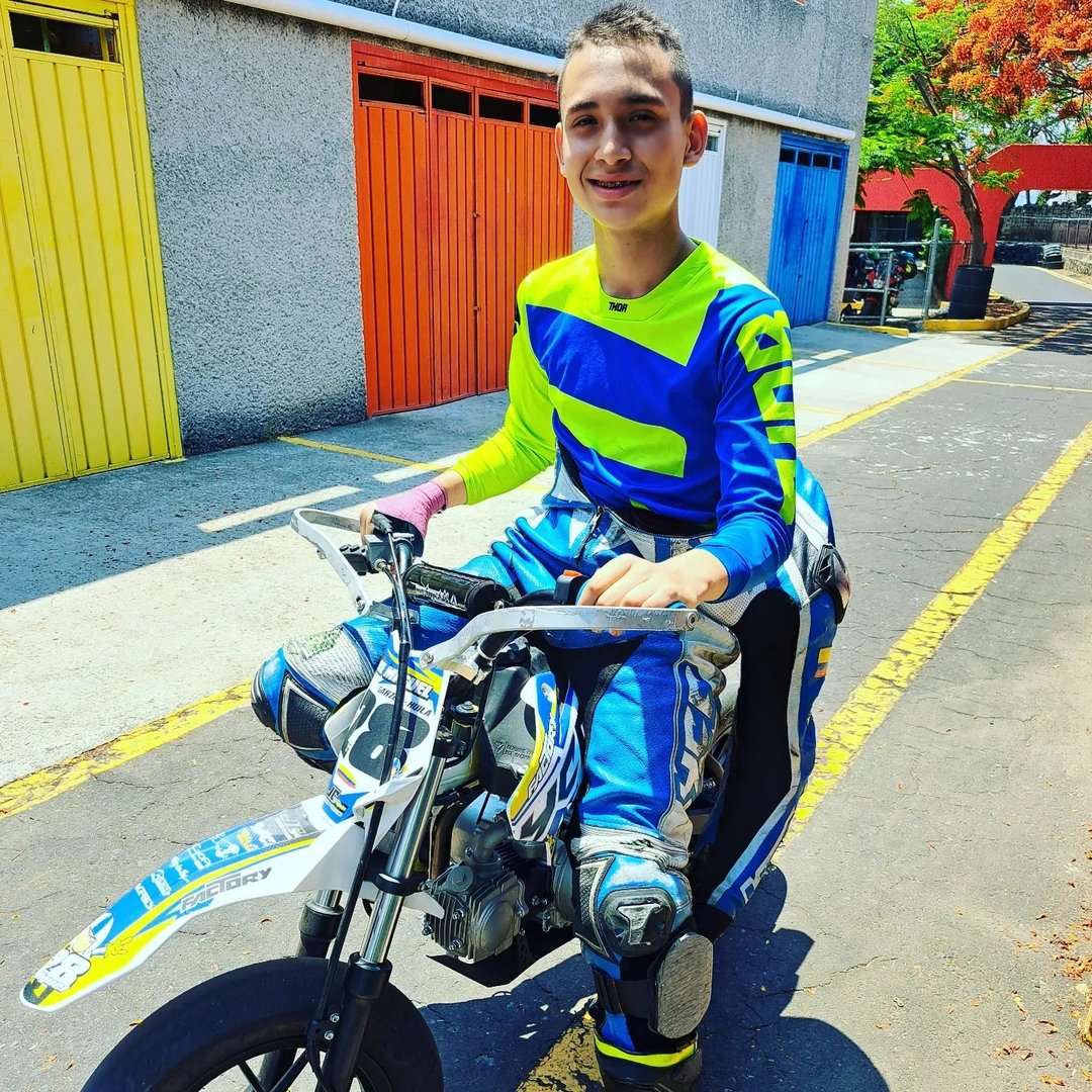 FOTO 1 moto