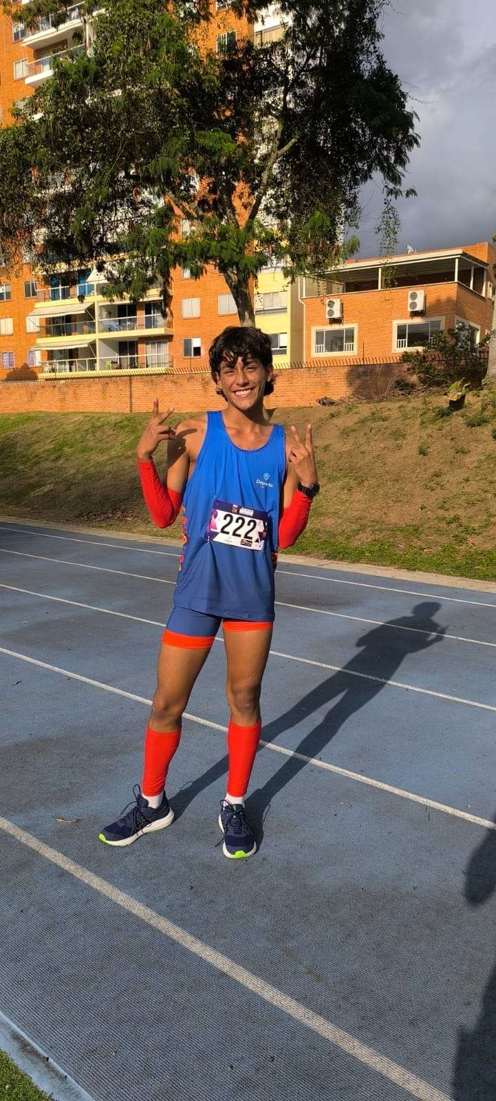 El joven atleta DANIEL FELIPE SUÁREZ GUEVARA ya se encuentra en Bucaramanga, donde se prepara para representar a Colombia en la prueba de Salto Alto durante los Juegos Suramericanos Escolares 2024.
