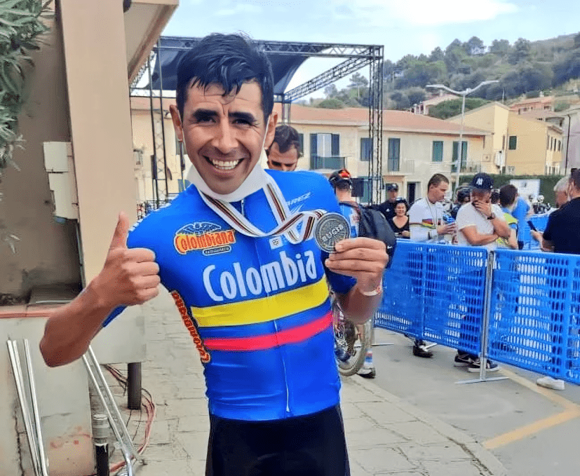 Diego Arias, ciclomontañista.