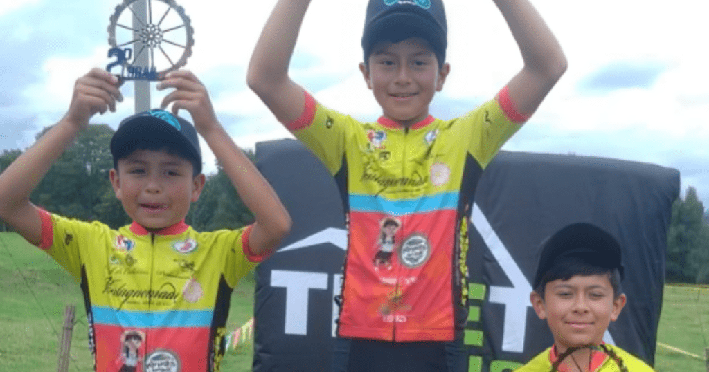 Julián Ríos, Samuel Osorio y Miguel Ángel Méndez, pedalistas.