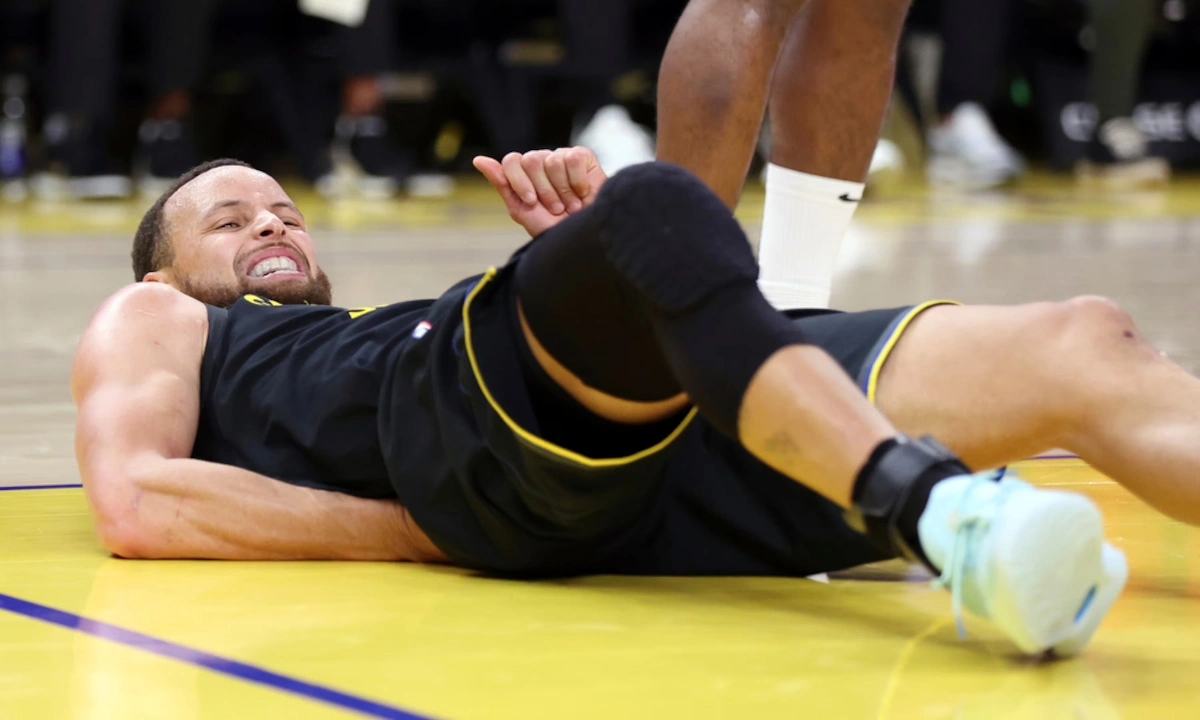 Stephen-Curry-se-lesiona-la-pelvis