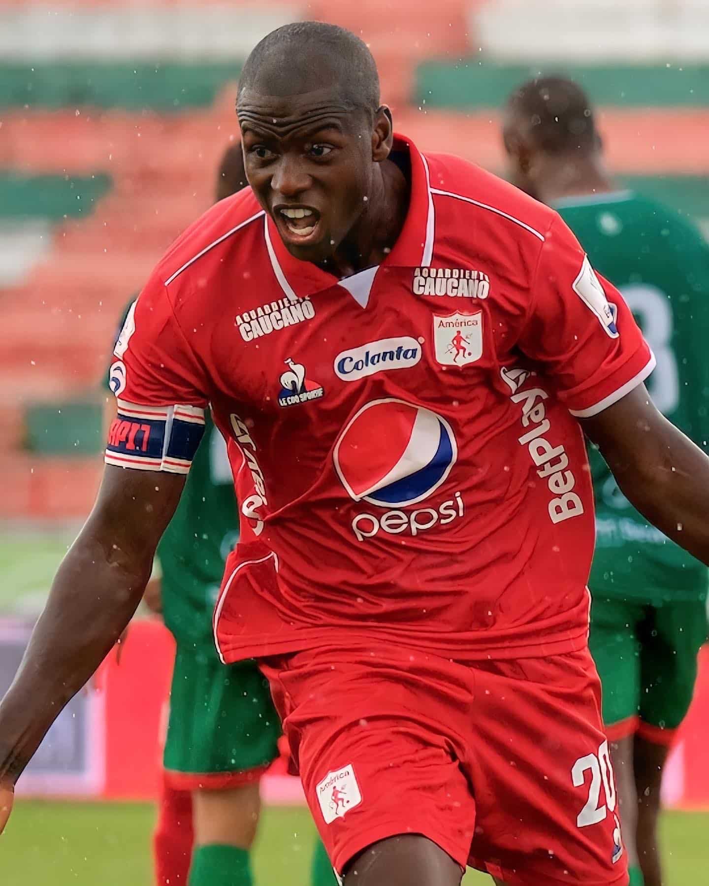 ADRIAN-RAMOS-AMERICA