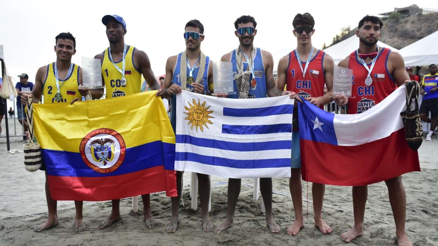Yeferson-De-La-Hoz-y-Juan-Carlos-Noriega-sub-campeones-Campeonato-Sudamericano-de-Voleibol-2025-1