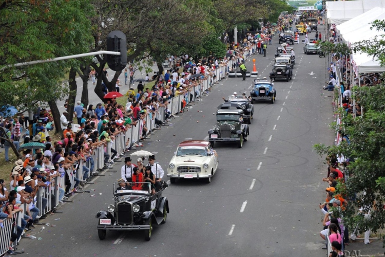Desfile de Autos Clásicos en Medellín 2025: fecha, recorrido y horarios