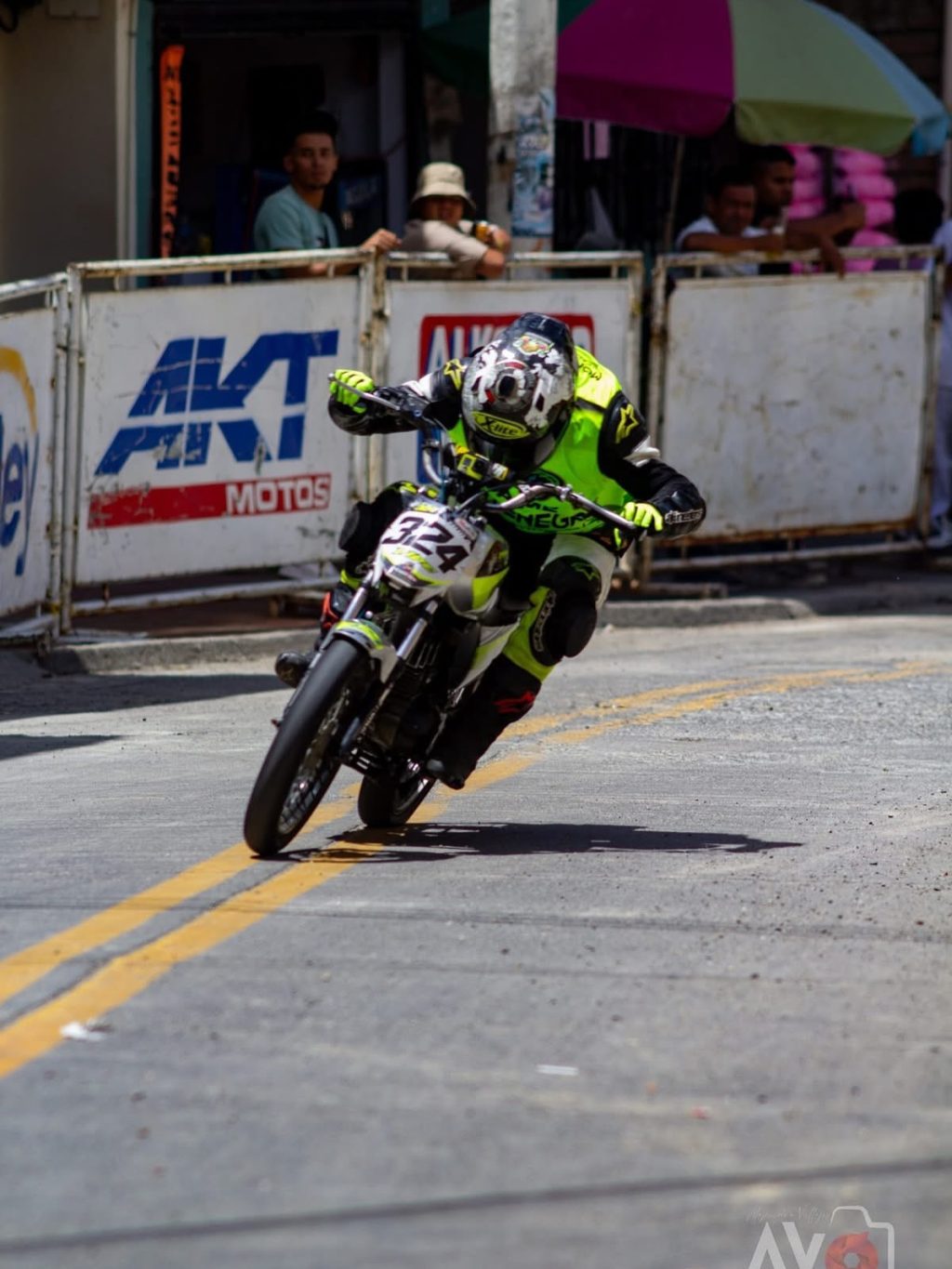 El motociclista huilense Andrés Hernández destaca en competencias nacionales, logrando podios en Nariño y Popayán.