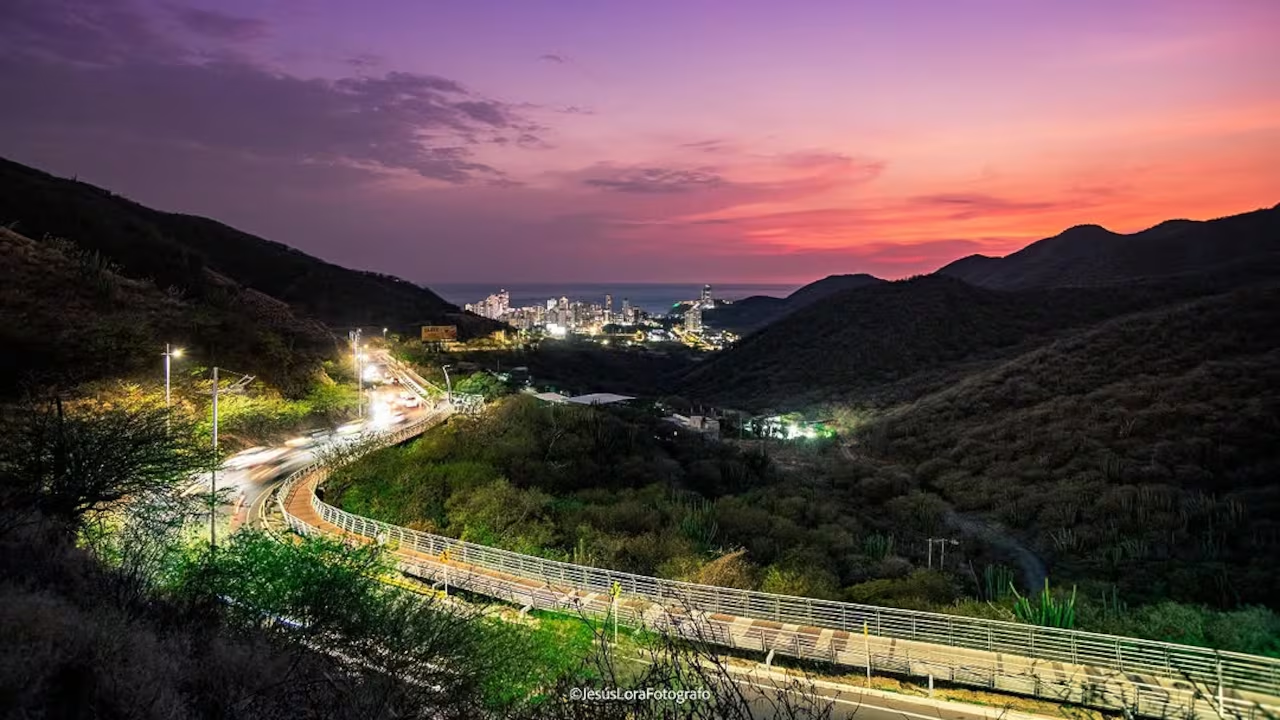 Mirador Ziruma un espacio natural y arquitectónico diseñado para contemplar los atardeceres más fascinantes de la ciudad.