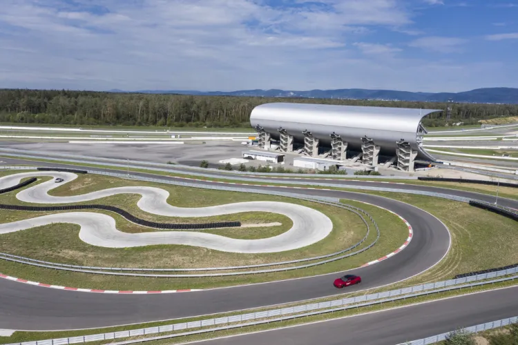 Fórmula 1 - Hockenheimring ubicado en el suroeste de Alemania, fue uno de los circuitos más emblemáticos, la cual hoy vive en el abandono