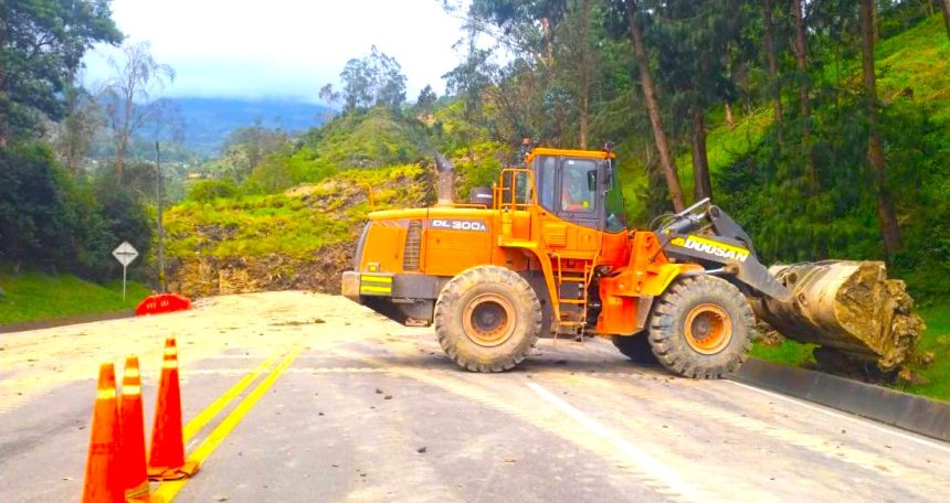Suspension-de-trabajos-en-la-via-al-Llano-deslizamiento-en-Chipaque-obliga-a-activar-plan-de-contingencia-860x456