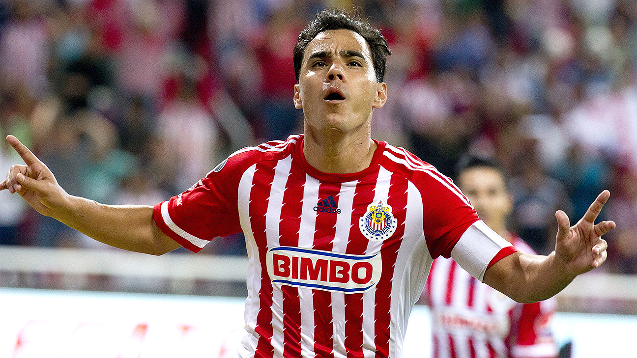 Chivas v Morelia - Apertura 2015 Liga MX