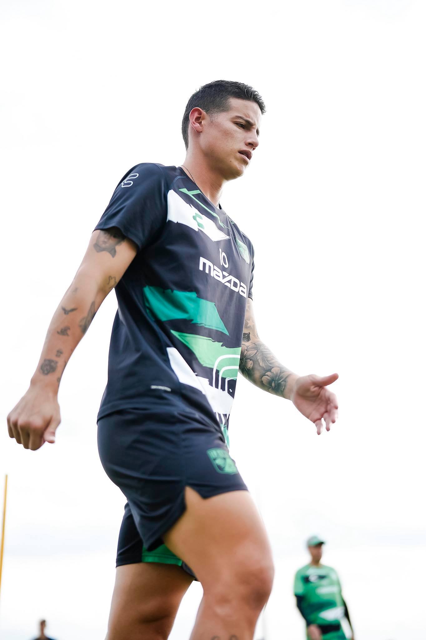 James Rodriguez mas afuera que adentro del León de México