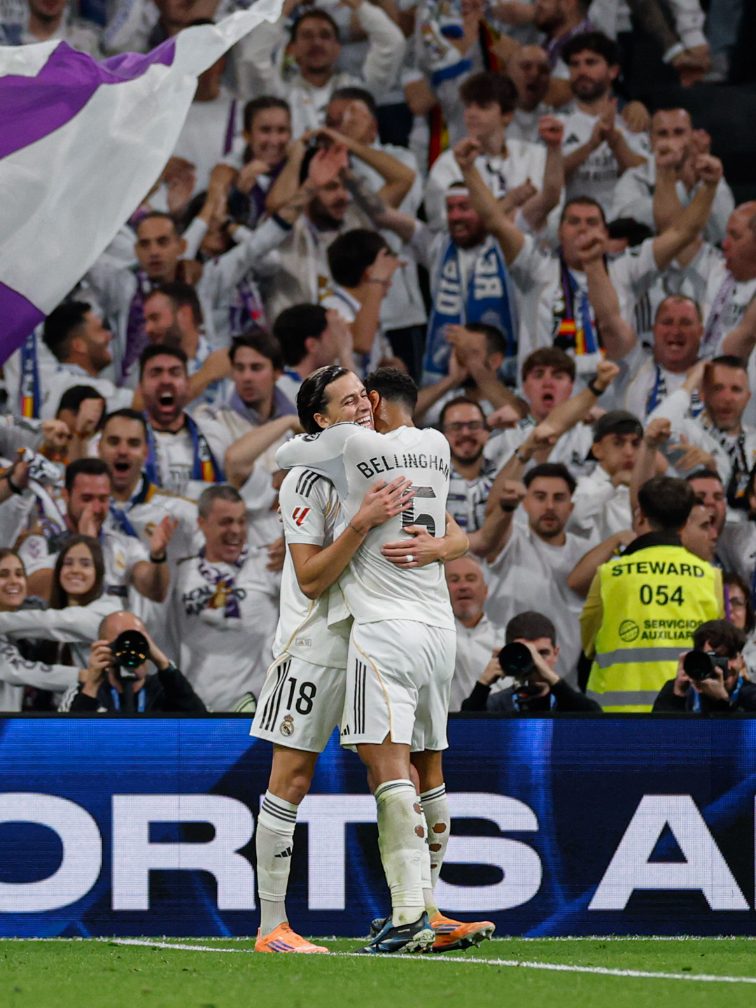 Real Madrid goleó de local al Valencia en la Liga Española