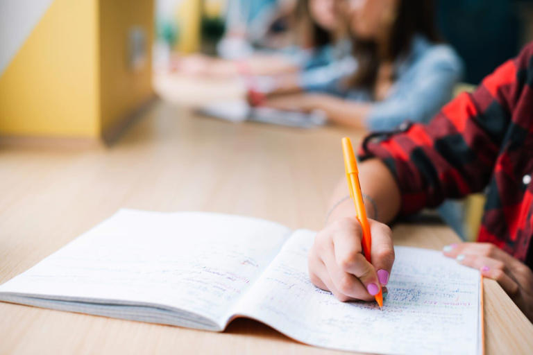 Ranking de los mejores colegios distritales de Bogotá tras la Prueba Saber 11º 2025