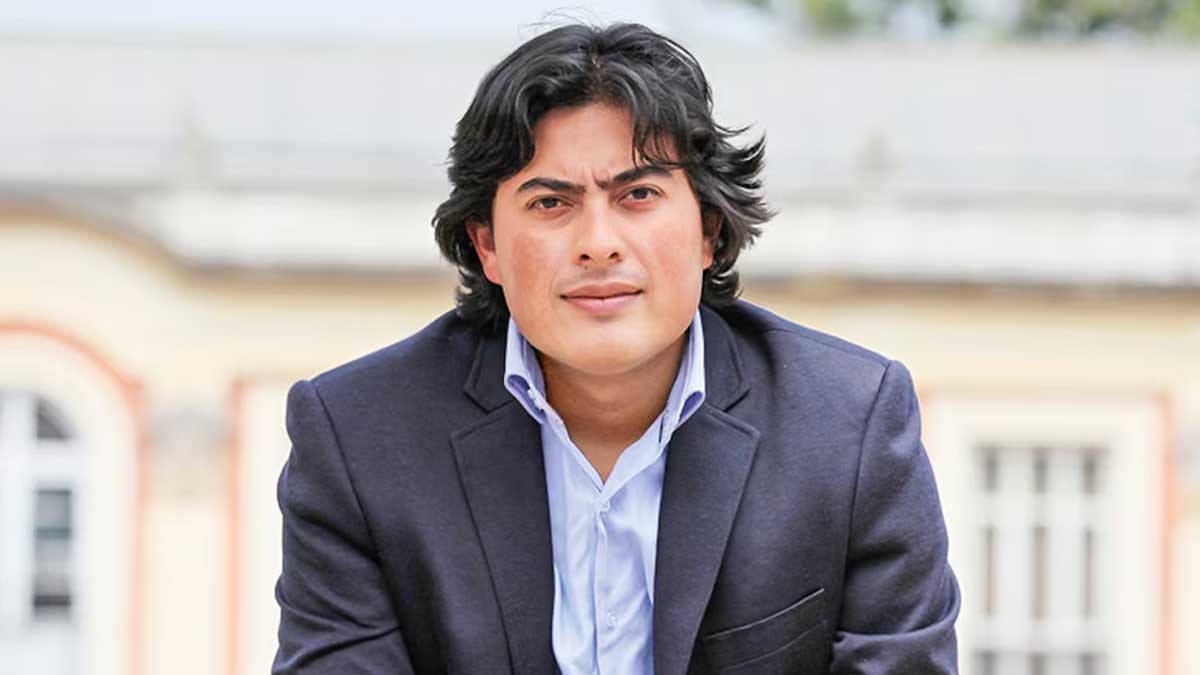 nicolas-petro-se-traslada-al-cespo-en-bogota