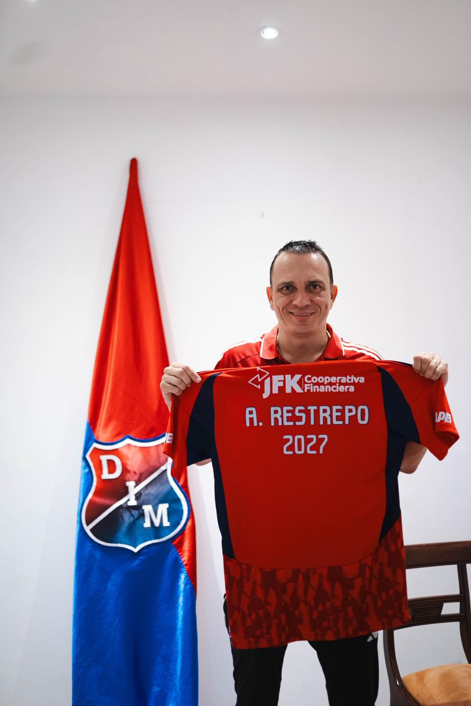 Independiente Medellín apuesta por la estabilidad: Alejandro Restrepo seguirá hasta 2027