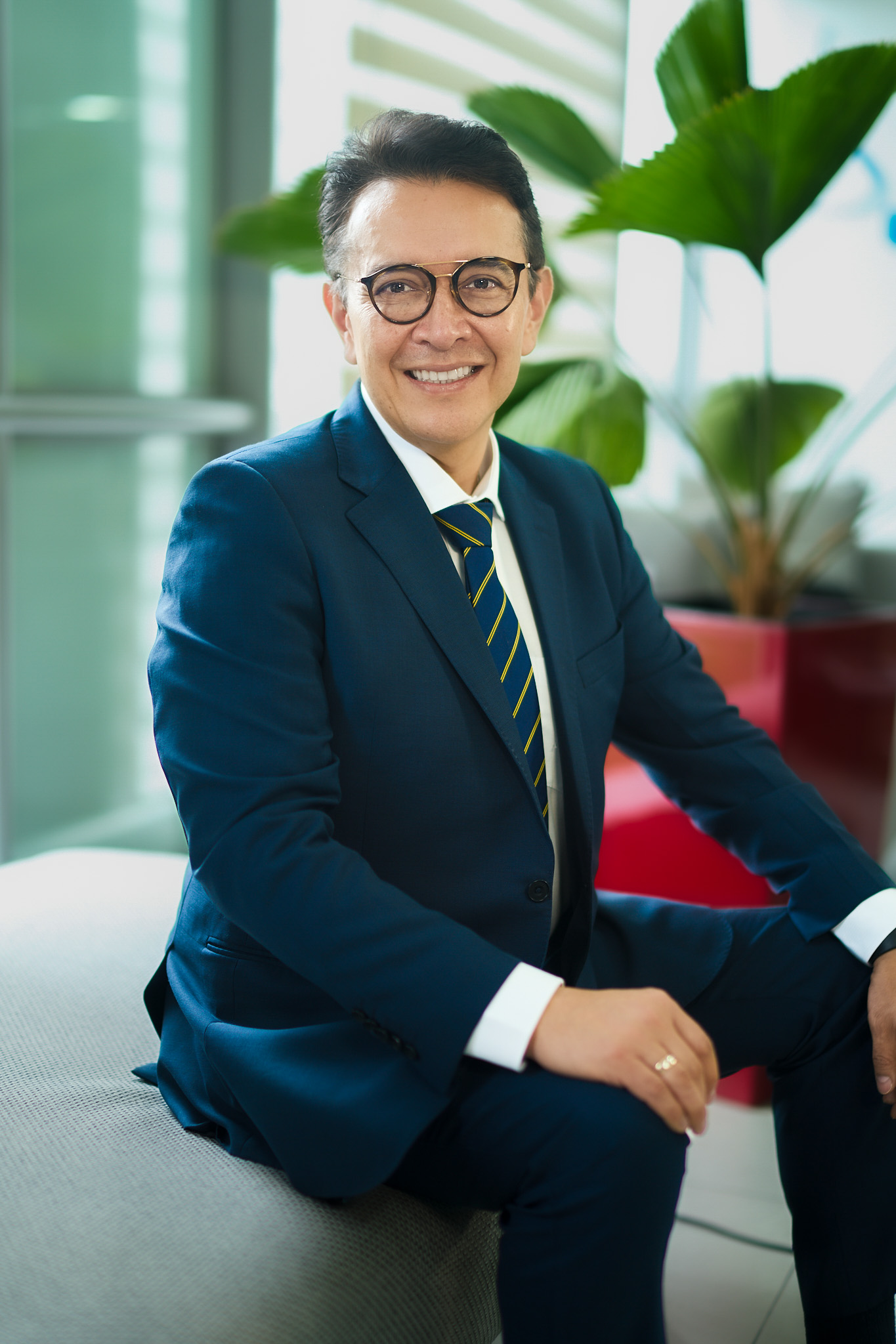 Dr. Mauricio Suárez: Líder y Pionero de la Rinoplastia Ultrasónica en Colombia, la Técnica que Está Transformando la Cirugía de Nariz