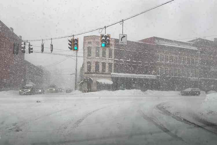 Tormenta invernal amenaza Carolinas y Virginia con más de 30 cm de nieve