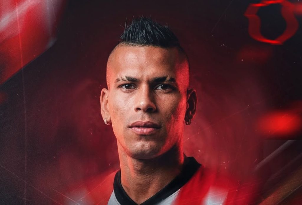 El huilense Johan Bocanegra realiza la pretemporada con Técnico Universitario de Ecuador, club al que llega para afrontar la temporada 2026.