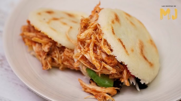 Arepas rellenas de pollo cremoso