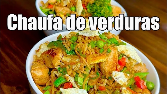 Arroz chaufa de pollo y vegetales
