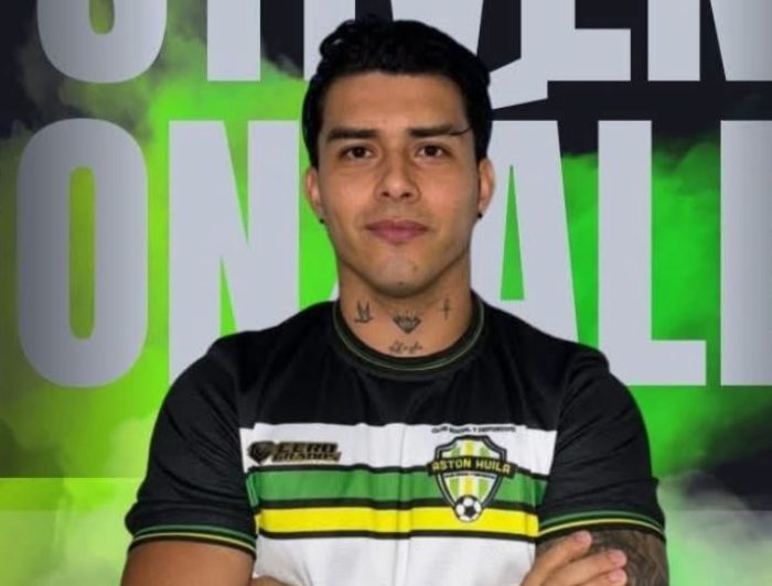 Stiven “Cucho” González se convirtió en nuevo refuerzo de Aston Huila para 2026, aportando experiencia internacional.