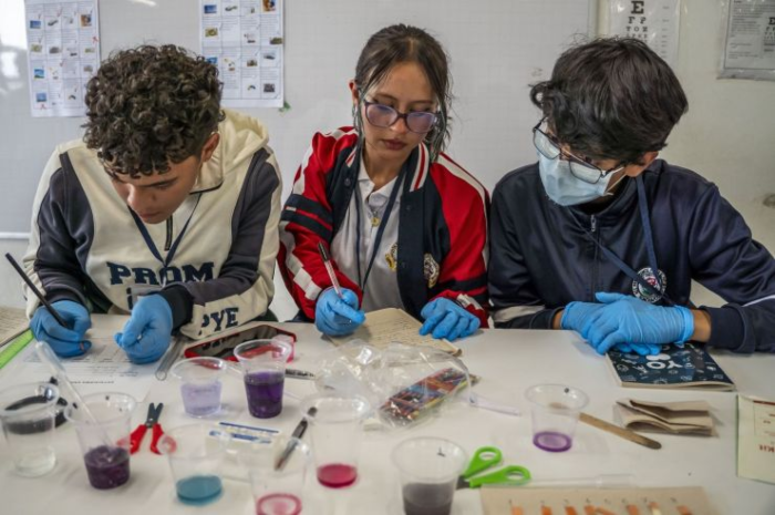 CLUBES DE CIENCIA