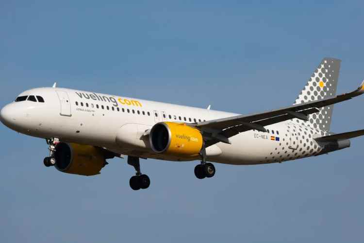 Vueling presenta avión del Tour en Barcelona