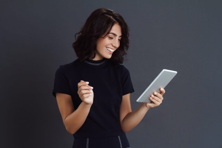 mujer tecnología (2) (2)