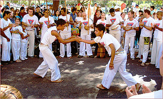 330px-Roda_de_capoeira1